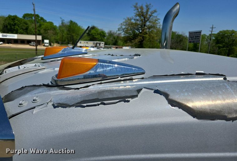 image for item EL2000 2016 Kenworth T680 semi truck