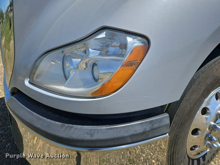 image for item EL2000 2016 Kenworth T680 semi truck