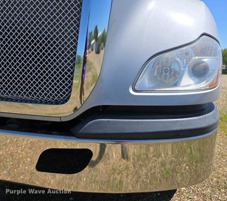 image for item EL2000 2016 Kenworth T680 semi truck