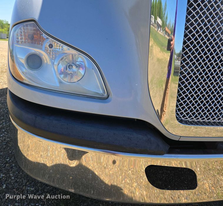 image for item EL2000 2016 Kenworth T680 semi truck