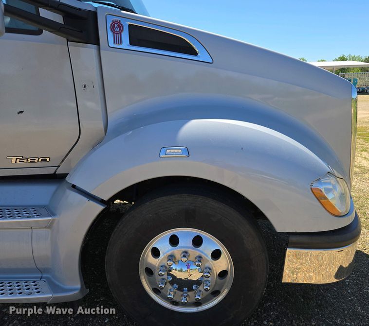 image for item EL2000 2016 Kenworth T680 semi truck