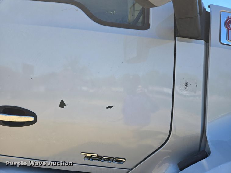 image for item EL2000 2016 Kenworth T680 semi truck