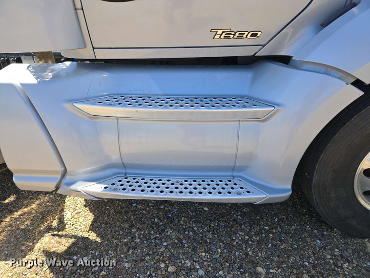 image for item EL2000 2016 Kenworth T680 semi truck