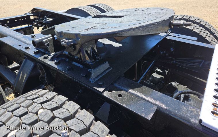 image for item EL2000 2016 Kenworth T680 semi truck