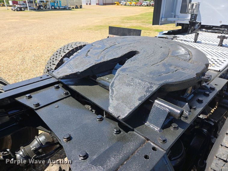 image for item EL2000 2016 Kenworth T680 semi truck