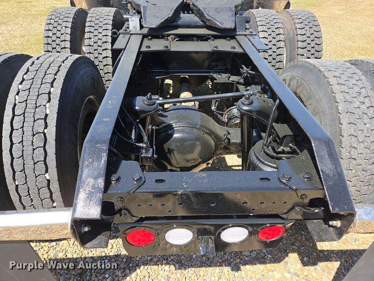 image for item EL2000 2016 Kenworth T680 semi truck