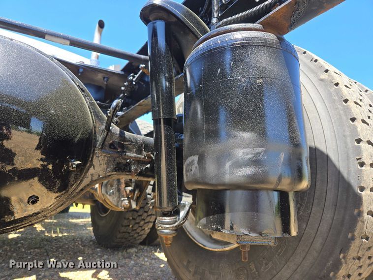 image for item EL2000 2016 Kenworth T680 semi truck