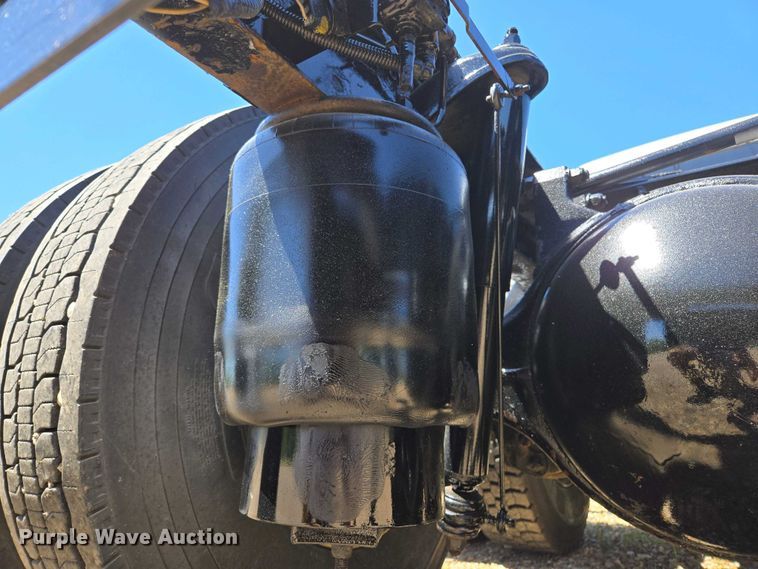 image for item EL2000 2016 Kenworth T680 semi truck