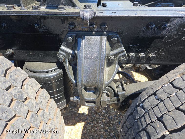 image for item EL2000 2016 Kenworth T680 semi truck