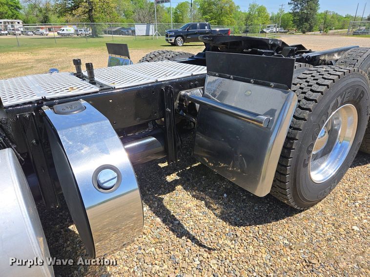 image for item EL2000 2016 Kenworth T680 semi truck