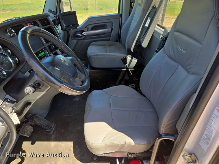 image for item EL2000 2016 Kenworth T680 semi truck