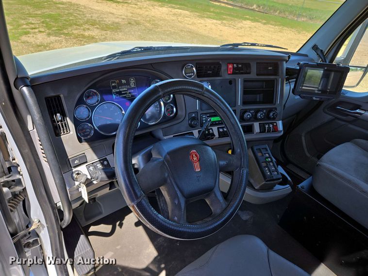 image for item EL2000 2016 Kenworth T680 semi truck