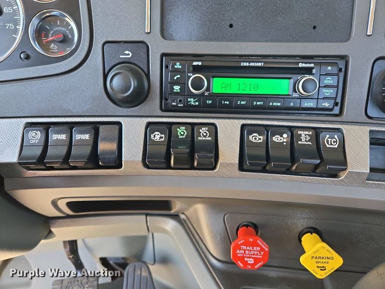 image for item EL2000 2016 Kenworth T680 semi truck