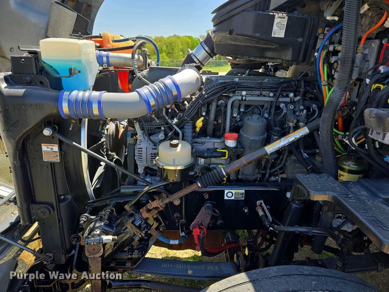 image for item EL2000 2016 Kenworth T680 semi truck