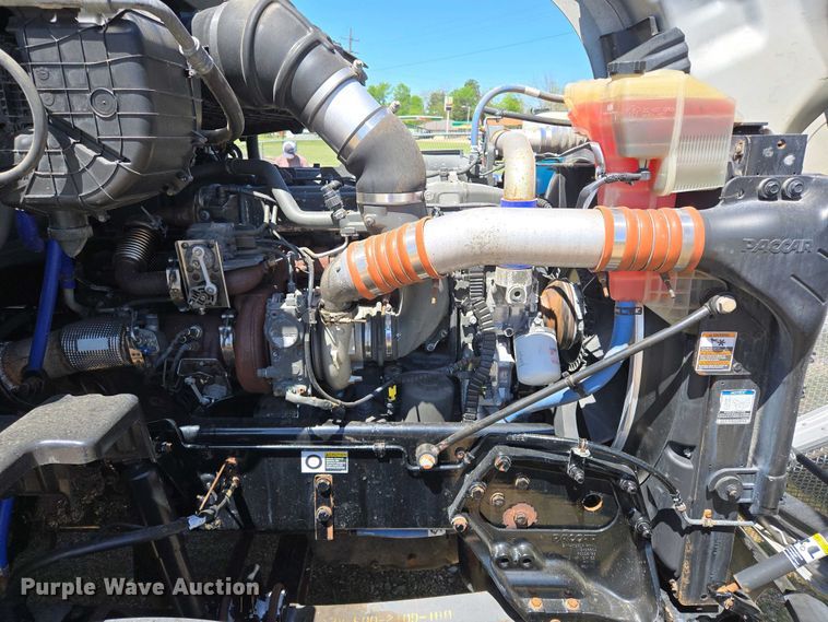 image for item EL2000 2016 Kenworth T680 semi truck