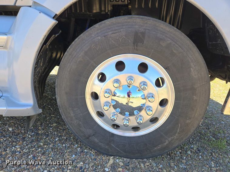 image for item EL2000 2016 Kenworth T680 semi truck