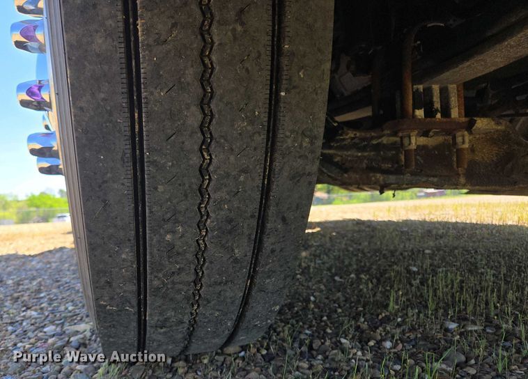 image for item EL2000 2016 Kenworth T680 semi truck