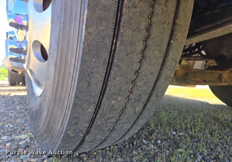 image for item EL2000 2016 Kenworth T680 semi truck