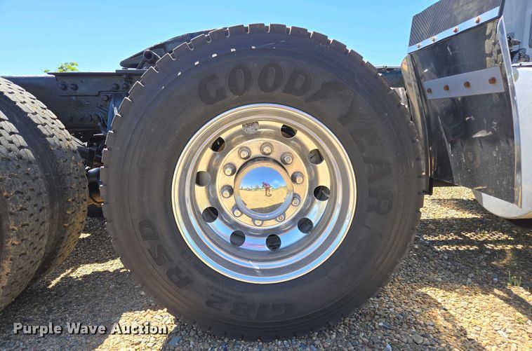 image for item EL2000 2016 Kenworth T680 semi truck