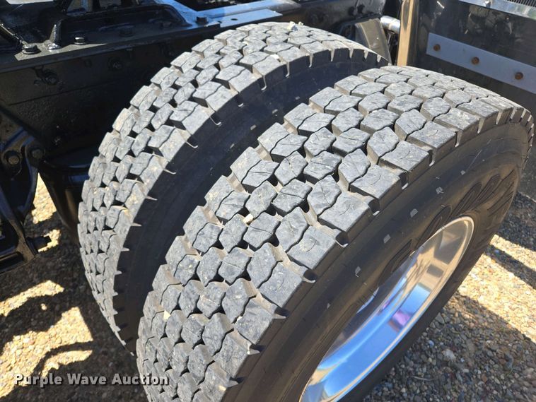 image for item EL2000 2016 Kenworth T680 semi truck