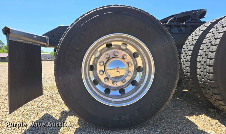 image for item EL2000 2016 Kenworth T680 semi truck