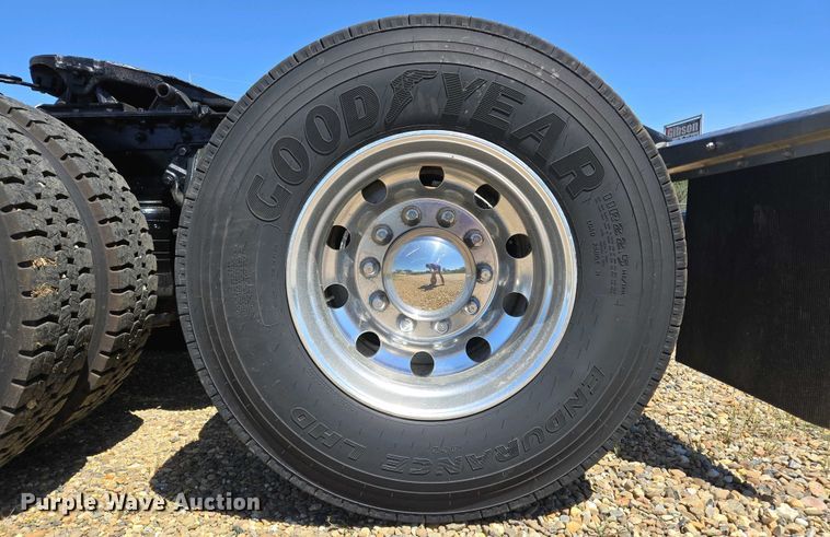 image for item EL2000 2016 Kenworth T680 semi truck