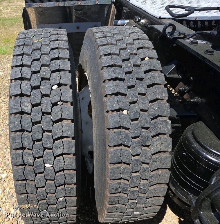 image for item EL2000 2016 Kenworth T680 semi truck