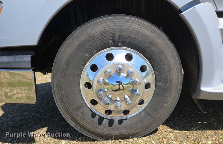 image for item EL2000 2016 Kenworth T680 semi truck