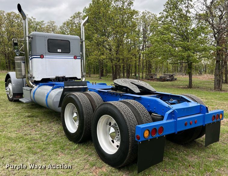 image for item EL2011 1990 Peterbilt 379 semi truck