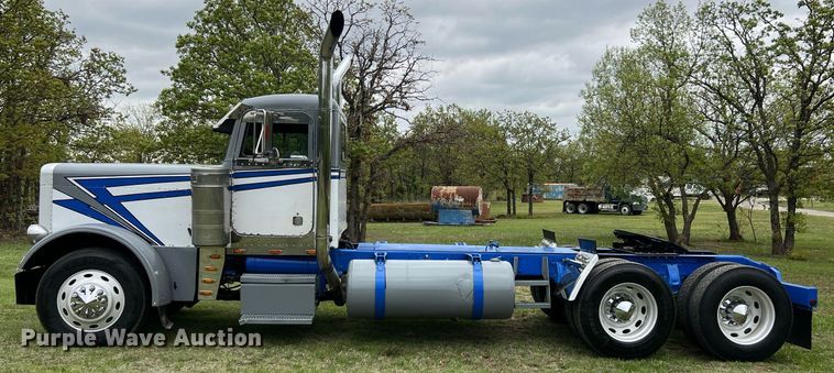 image for item EL2011 1990 Peterbilt 379 semi truck