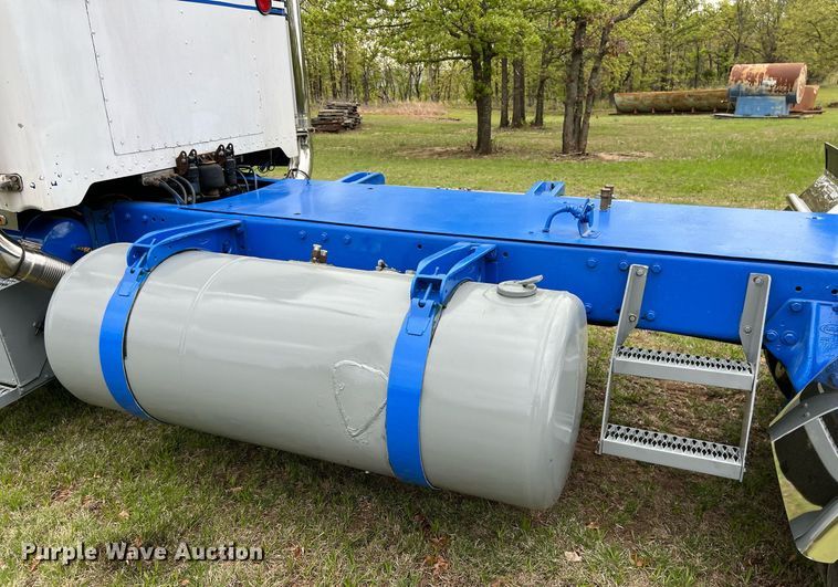 image for item EL2011 1990 Peterbilt 379 semi truck