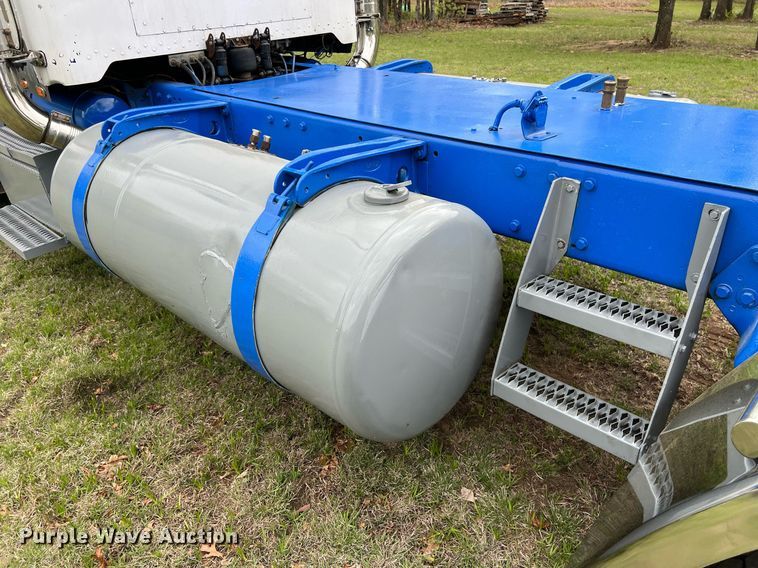 image for item EL2011 1990 Peterbilt 379 semi truck