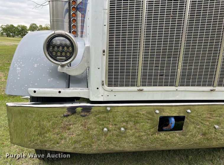 image for item EL2011 1990 Peterbilt 379 semi truck