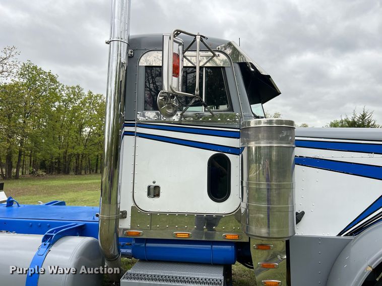 image for item EL2011 1990 Peterbilt 379 semi truck