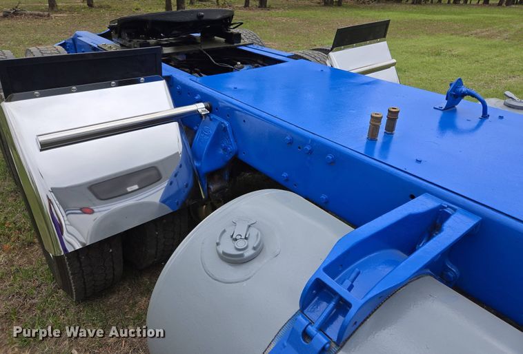 image for item EL2011 1990 Peterbilt 379 semi truck