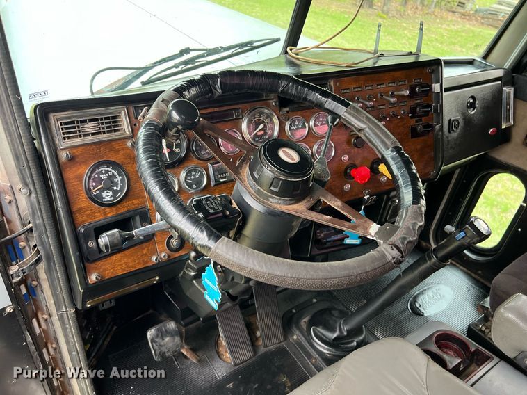 image for item EL2011 1990 Peterbilt 379 semi truck