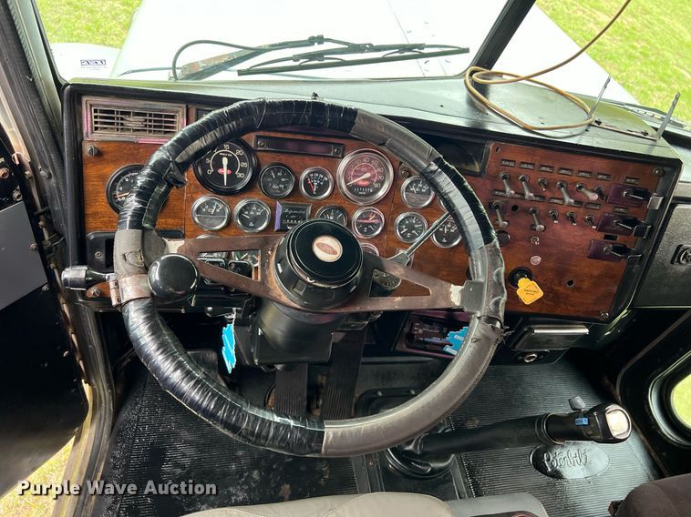 image for item EL2011 1990 Peterbilt 379 semi truck
