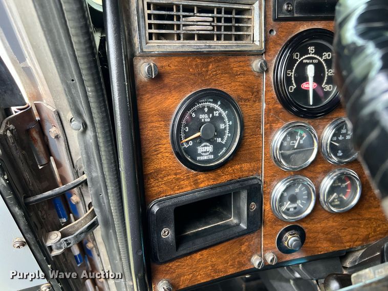 image for item EL2011 1990 Peterbilt 379 semi truck