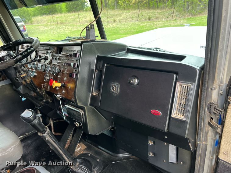image for item EL2011 1990 Peterbilt 379 semi truck