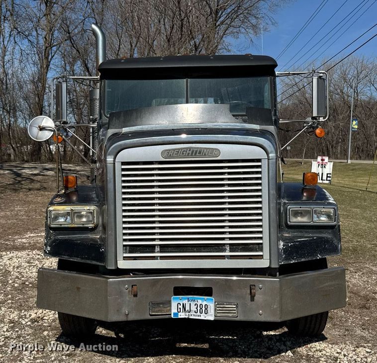image for item EM3721 1996 Freightliner FLD112 semi truck