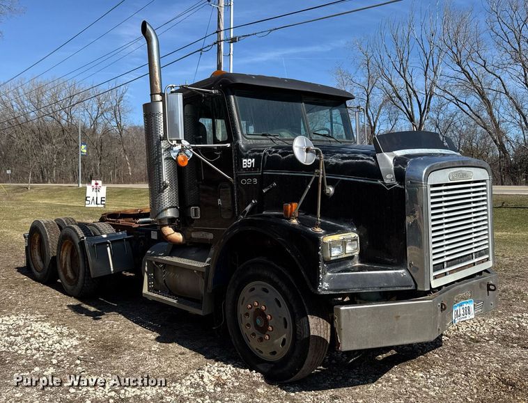 image for item EM3721 1996 Freightliner FLD112 semi truck