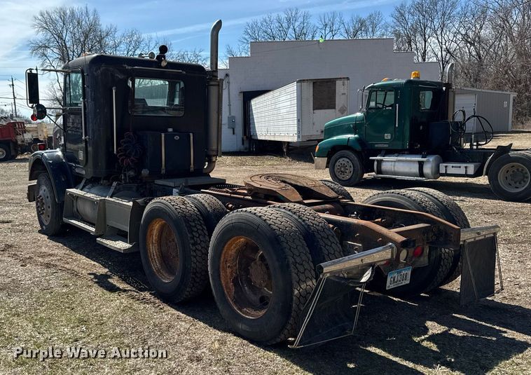 image for item EM3721 1996 Freightliner FLD112 semi truck