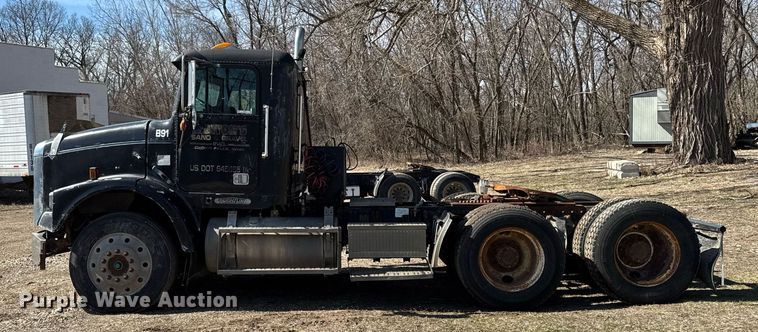 image for item EM3721 1996 Freightliner FLD112 semi truck