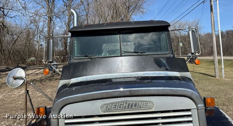 image for item EM3721 1996 Freightliner FLD112 semi truck