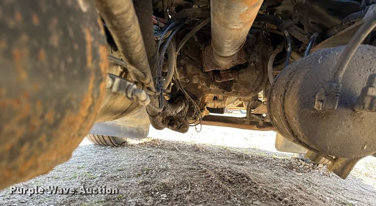 image for item EM3721 1996 Freightliner FLD112 semi truck