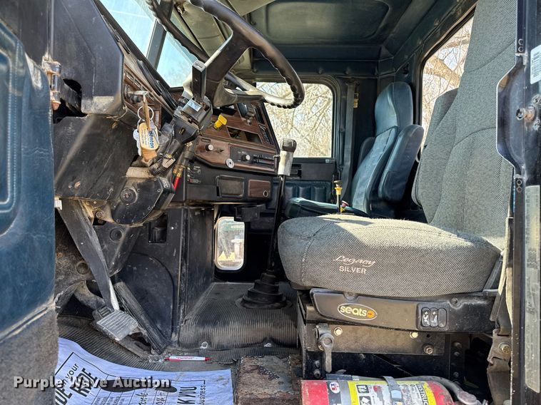 image for item EM3721 1996 Freightliner FLD112 semi truck