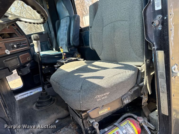 image for item EM3721 1996 Freightliner FLD112 semi truck