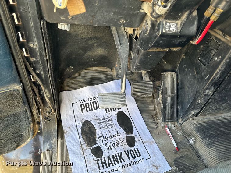 image for item EM3721 1996 Freightliner FLD112 semi truck