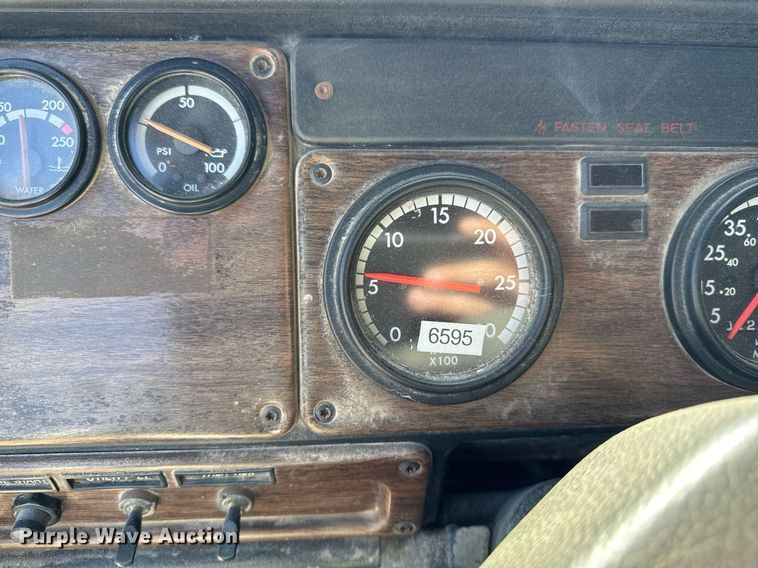 image for item EM3721 1996 Freightliner FLD112 semi truck