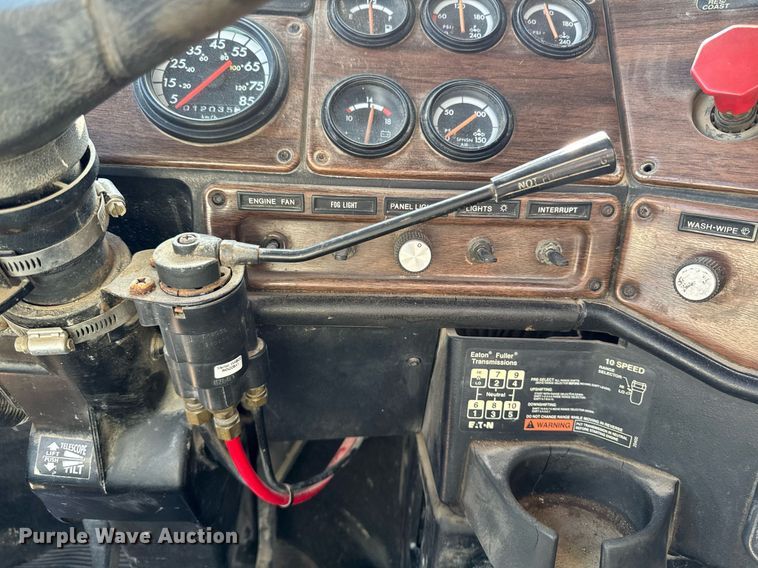 image for item EM3721 1996 Freightliner FLD112 semi truck